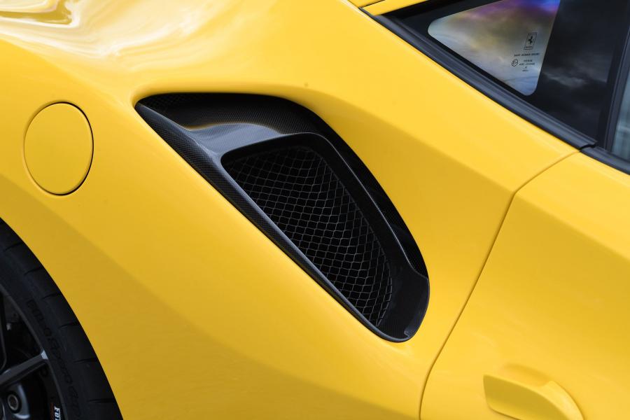 Детали экстерьера Ferrari 488 Pista 2018 года  (UK) (фото 17 из 21)